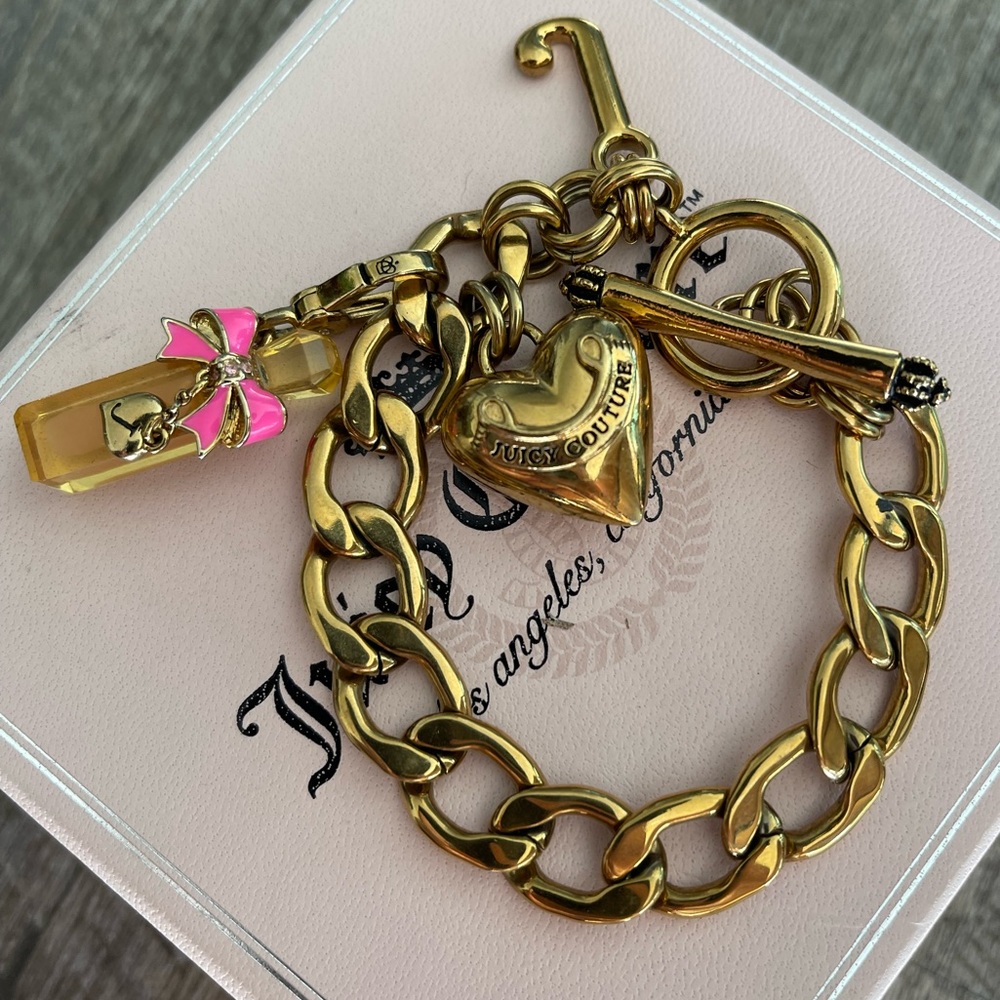 Juicy Couture charm bracelet w/ RARE 2013 Juicy Couture perfume charm - Picture 1 of 4